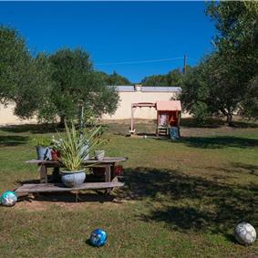 4 bedroom villa with pool, Chalikounas, sleeps 8